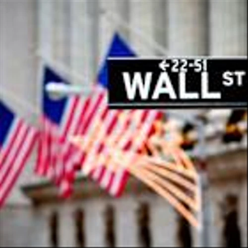 Retail Investors Love Palantir Stock. Wall Street Experts Don't. Who's Right?