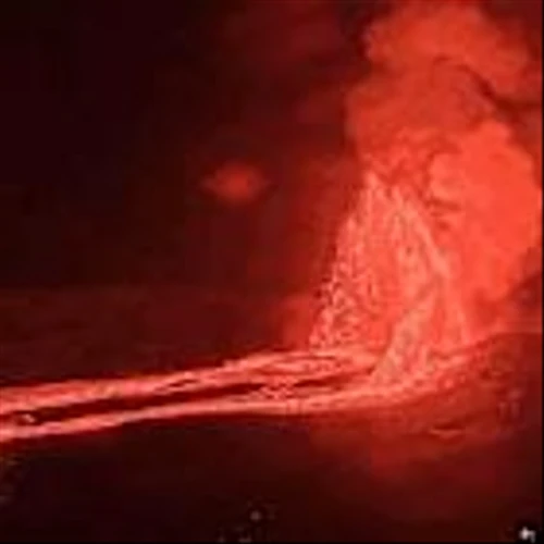 Watch Hawaii's Kīlauea volcano erupt on Christmas Eve