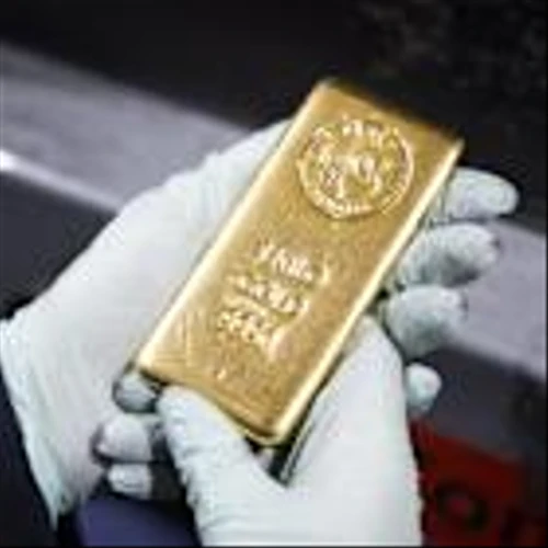 Gold Tops $5,500 as Record Rally Gains Pace on Debasement Trade