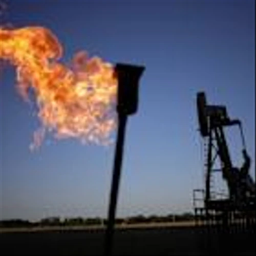 Oil Rises on Speculation Trump Plans to Sanction Russian Crude