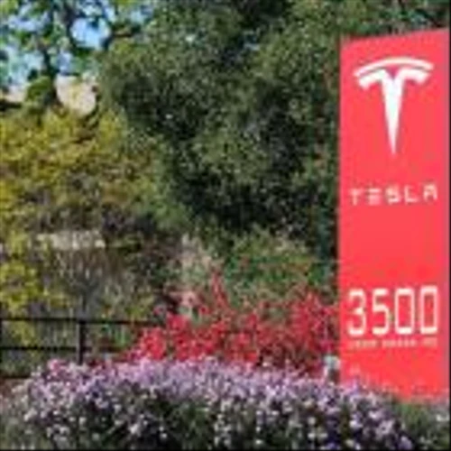 Tesla Named  'Top Pick' After Robotaxi Launch; Analysts Predict 45% Upside
