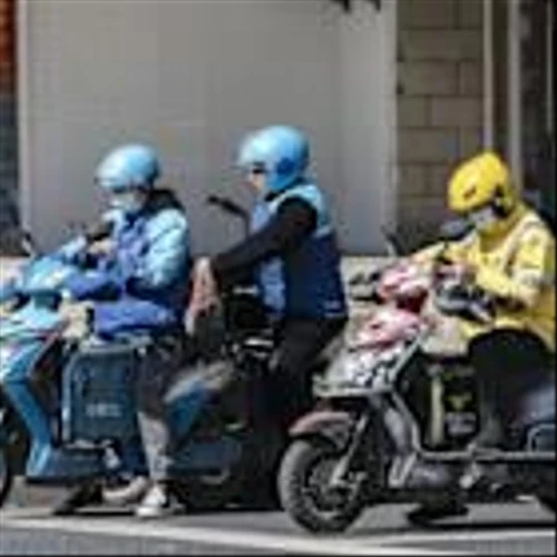 Buy Alibaba, Sell Meituan Pair Trade Thrives on Price War Bets