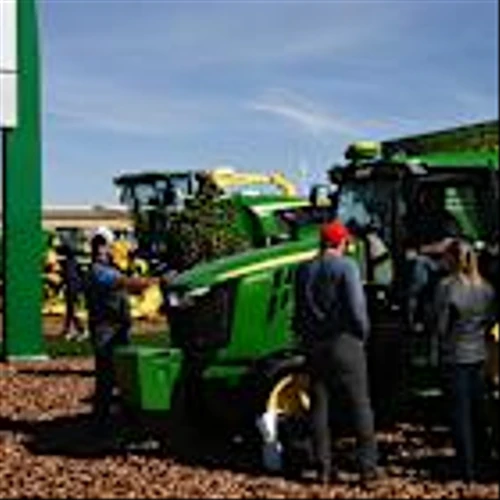 Deere Cuts Outlook as 3Q Profit, Revenue Fall
