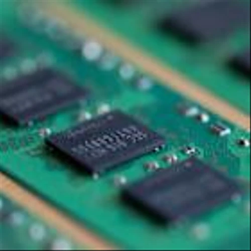 Samsung, SK Hynix Sag After US Revokes China Chip Permits