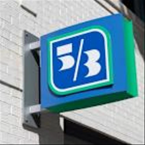 Are Wall Street Analysts Bullish on Fifth Third Bancorp Stock?