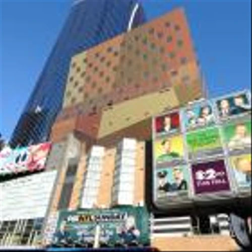 Should You Hold Lamar Advertising Company (LAMR)?