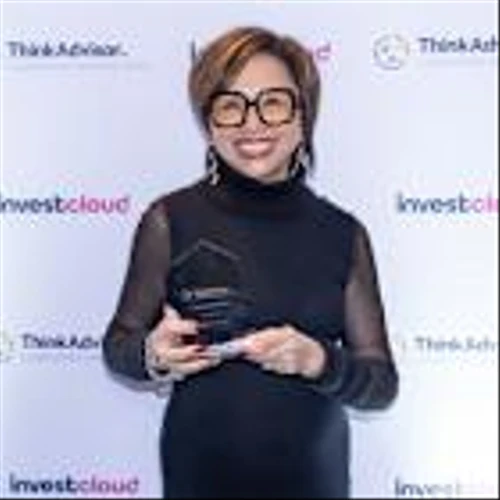 Marivic Dar honored as a Luminaries with Heart recipient at the ThinkAdvisor 2025 Luminaries Awards