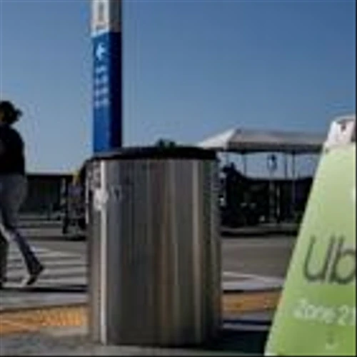 Zoox and Uber tie up to deploy robotaxis on ride-hailing network