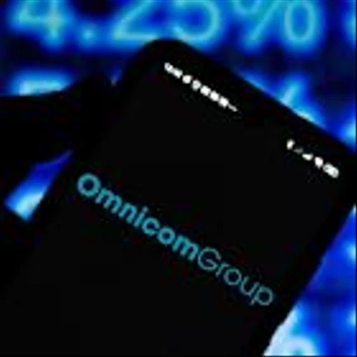 Is Omnicom Stock Underperforming the S&P 500?