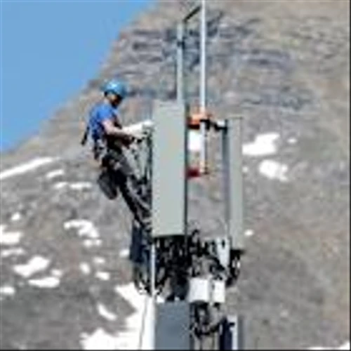 Inwit Shares Plunge After Swisscom, Telecom Italia Team Up in Tower Venture