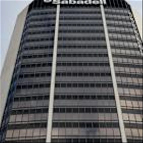 Banco de Sabadell Posts Lower Net Profit, But Sees Targets on Track
