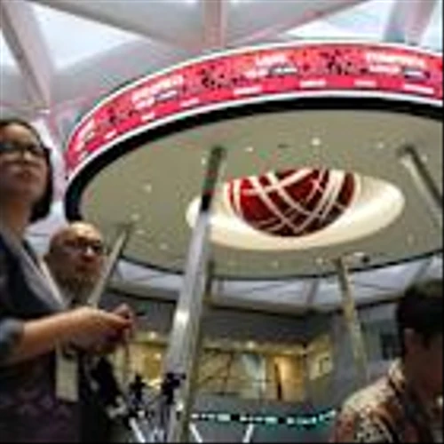 Indonesian Stocks Pare Loses as New Sovereign Fund Taps Jokowi