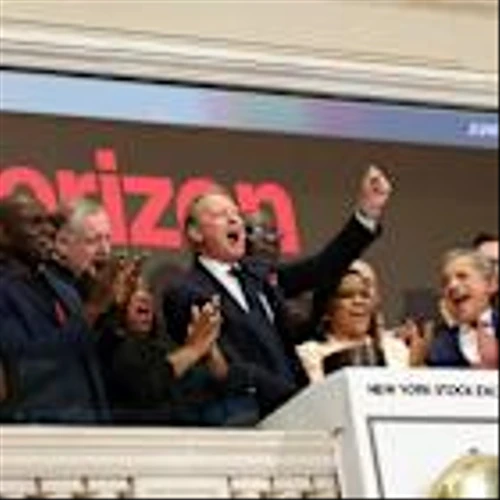 Verizon boosts annual forecast on demand for premium plans, tax law benefit