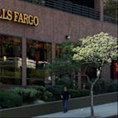 Wells Fargo signs deal to sell $4.4 billion rail assets portfolio
