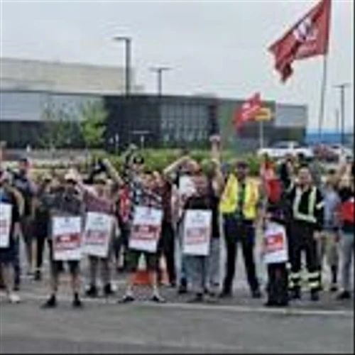 Unifor members at Toromont on strike as they fight for first contract