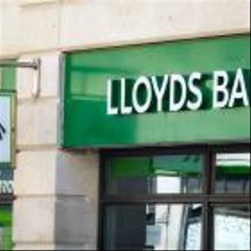 Lloyds Banking Group allows branch access across brands