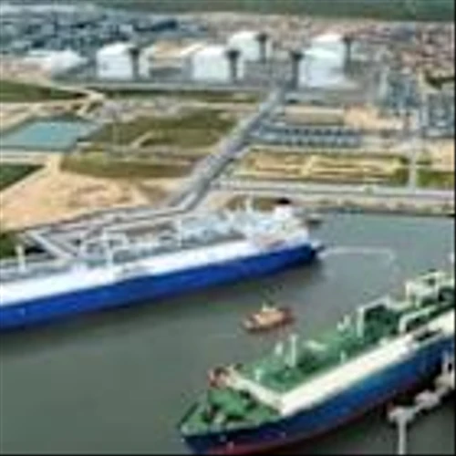 U.S. LNG Boom Faces Glut Risk by 2030