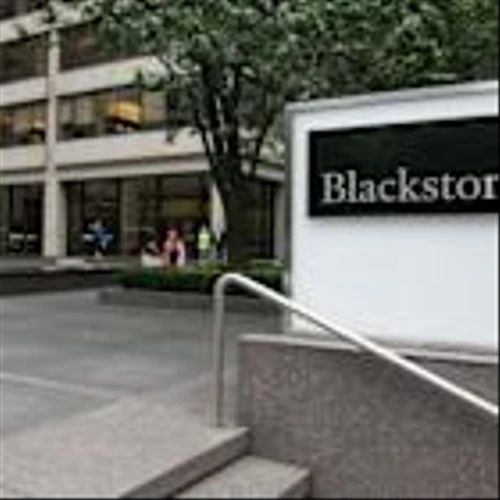 Will Blackstone's Rising AUM Balance Aid Long-Term Earnings Growth?