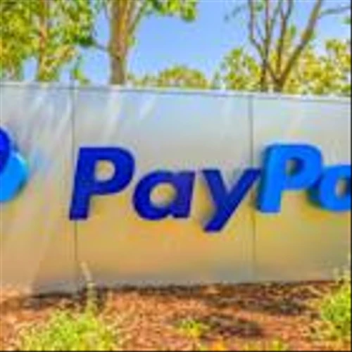 PYPL Shares Fall 7% Despite Impressive Earnings: Is the Stock a Buy?