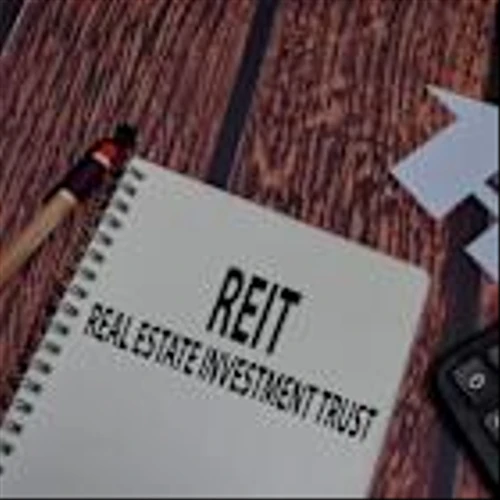 Best Stock to Buy Right Now: Realty Income vs. Vici Properties
