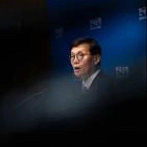 BOK’s Rhee Dismisses Odds of Rate Cut on Yoon’s Shock Move