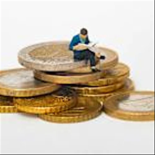 Gold Nears Record, Fed Pauses, Trump Escalates: Markets Are Bracing for a Wild Finish to 2025