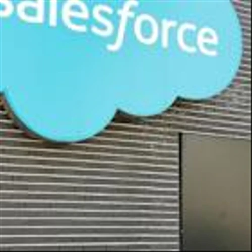 Is Emergent’s GSA Contract Expansion Shaping Salesforce’s (CRM) Federal Sector Potential?