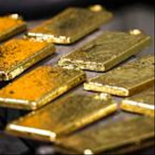 Gold Drops 6%. Why It Is Losing Out to Higher Oil Prices and Interest Rates.