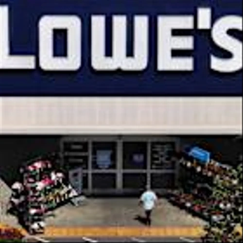 Here's Why This Analyst Prefers Lowe's Stock to Home Depot's