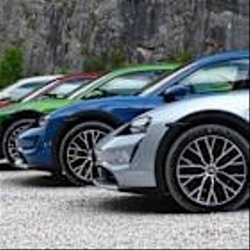 Li Auto Surges 4% on a $1 Billion Buyback: Is LI or NIO the Better Chinese EV Bet?