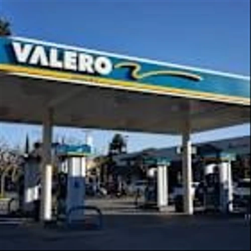 Valero Energy Stock: Is Wall Street Bullish or Bearish?