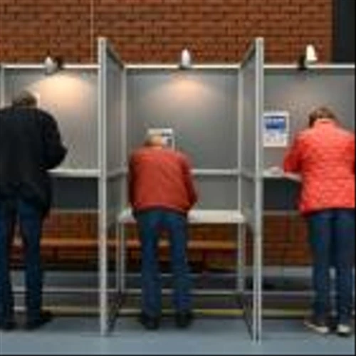 Irish, Czechs hold EU vote after Dutch far-right gains