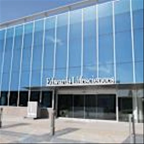 Edwards Wavers Analysts Debate Its Earnings Miss Amid Hefty TAVR Investments