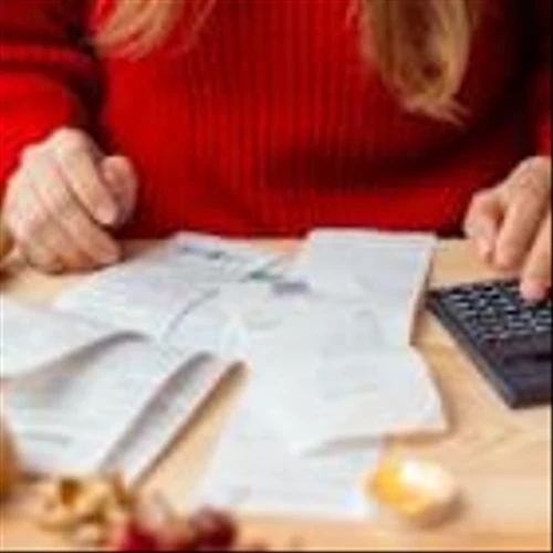 The Top Ways People Are Paying for Holiday Expenses This Year: Experts Weigh In on Which Is Best