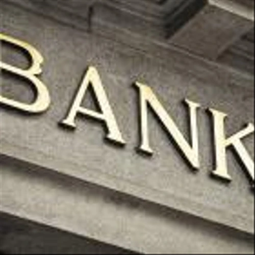 Moody's puts six regional banks on downgrade review