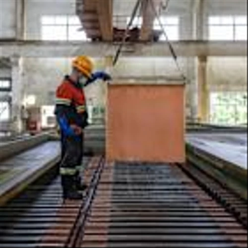 Trump Says He’ll Set 50% Copper Tariff, Wait Year on Drug Levies