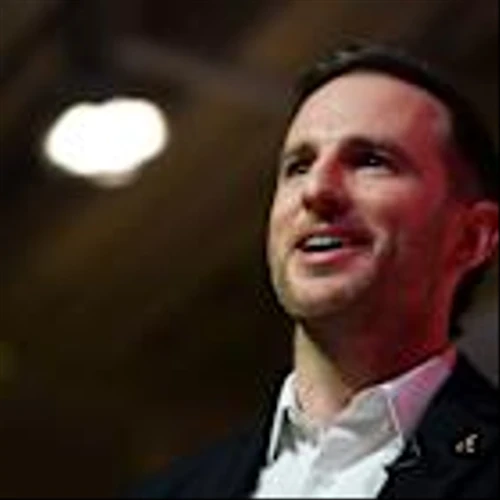 Trump to Tap Airbnb Co-Founder as First Government Design Chief