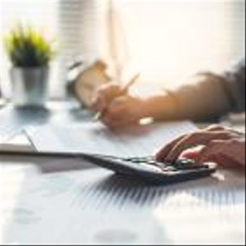 31-Year-Old With $250,000 Investment Plan Sparks Debate – 'Should I Go Big On Dividends Like JEPQ, ARCC, Or Stick To VTI For Safety?'