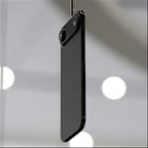 Apple’s ultrathin iPhone impresses fans but not investors