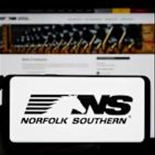 Are Wall Street Analysts Bullish on Norfolk Southern Stock?