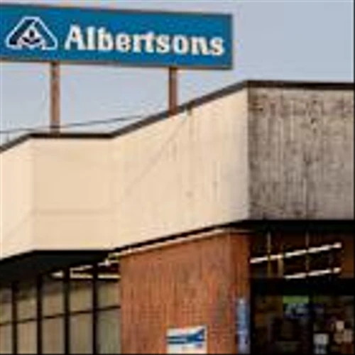 Albertsons Raises Outlook, Expands Buyback as Digital Sales Grow