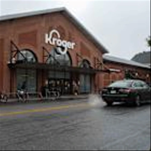 Analyst Calls Kroger’s ‘Deteriorating Business’ the Reason To Sell