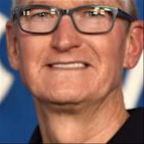 Along With $100 Billion U.S. Manufacturing Commitment, Apple's Tim Cook Gifted Trump A Glass 'Made In USA' Plaque On 24-Karat Gold