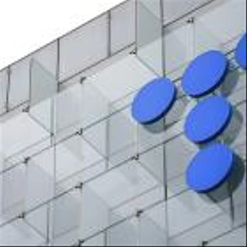 Telefonica’s New CEO Faces First Test as Bids Due for Fiber Unit