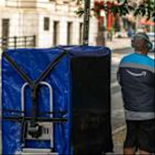 Amazon’s Grocery Ambitions Are Enticing. ‘Proceed With Caution,’ Analyst Says.