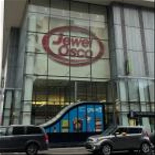 Albertsons denies Kroger’s claims in battle over merger termination fee