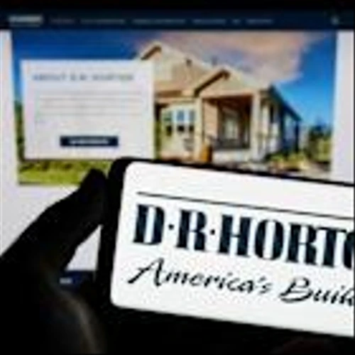 D.R. Horton Stock: Is Wall Street Bullish or Bearish?