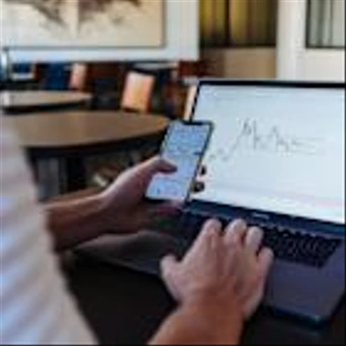 Truist Raises Fifth Third Bancorp (FITB) Target to $55, Maintains Buy Rating