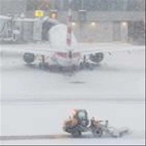 Flight Disruptions Pile Up as Blizzard Dumps Snow on Northeast