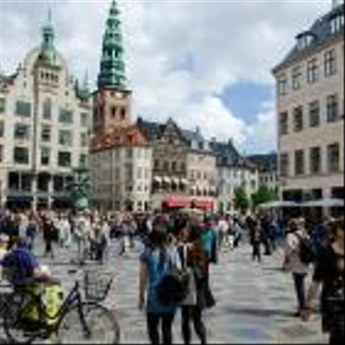 30 Safest Cities in the World for Solo Female Travelers to Visit
